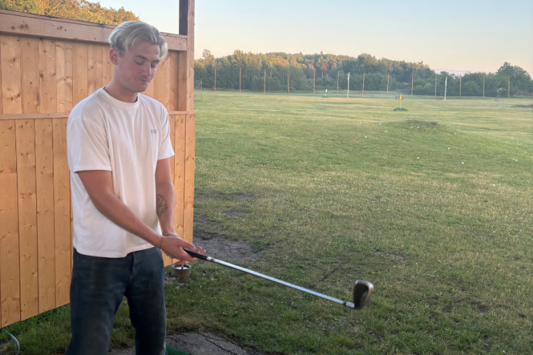 Från nybörjare till passionerad golfare – snart väntar Spanien för Oliver!