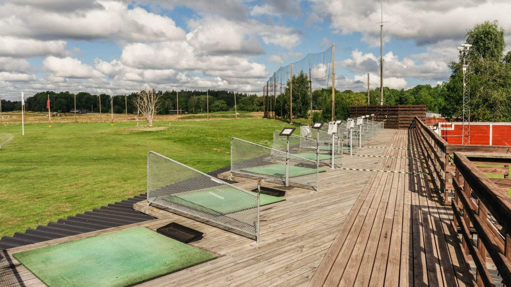 GolfStar Kista Golfcenter - utslagsmattor på övervåningen.