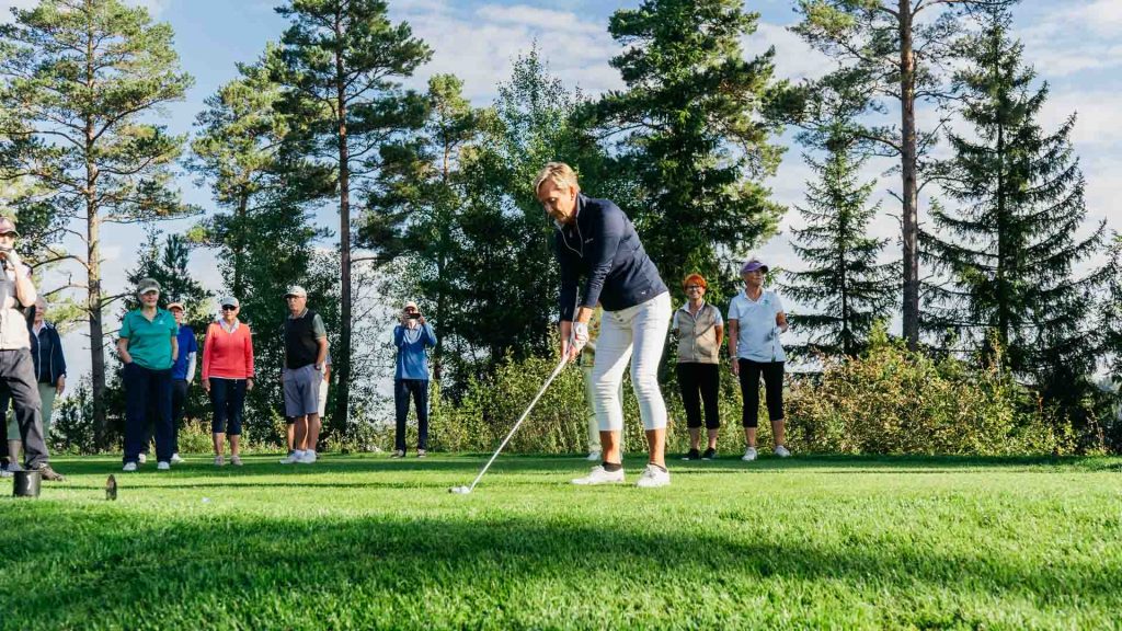 Nya korthålet på GolfStar Lövsättra invigt efter vildsvinsattacken i våras. Preimärslaget slogs av Lövsättra-profilen Ninnica Bortner.