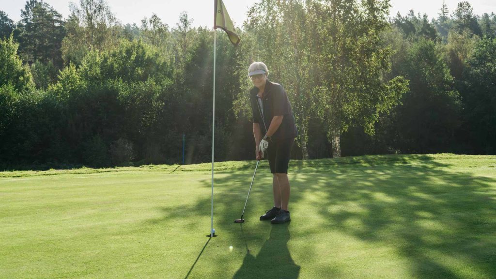 Berit Helenius höll på att göra hole in one direkt på Lövsättras nya korthål.