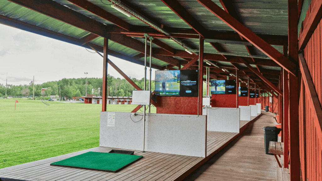 Midnattsgolf på GolfStar Kista Golfcenter