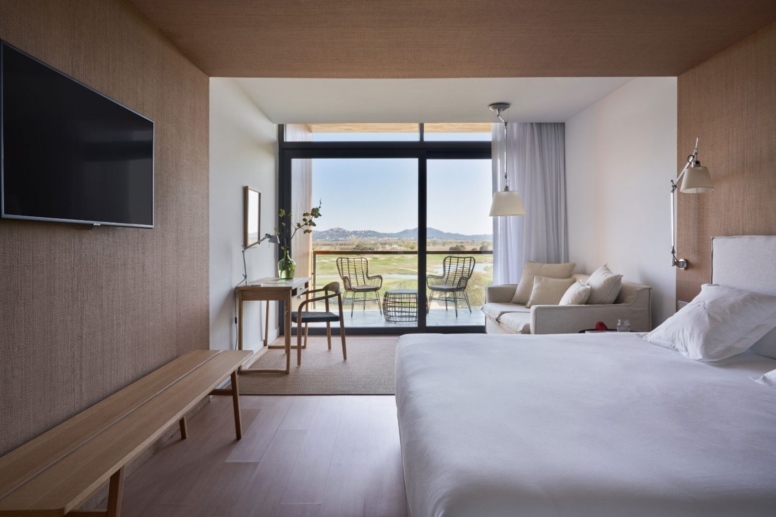 På Emporda Golf bor du bokstavligen talat på anläggningen.