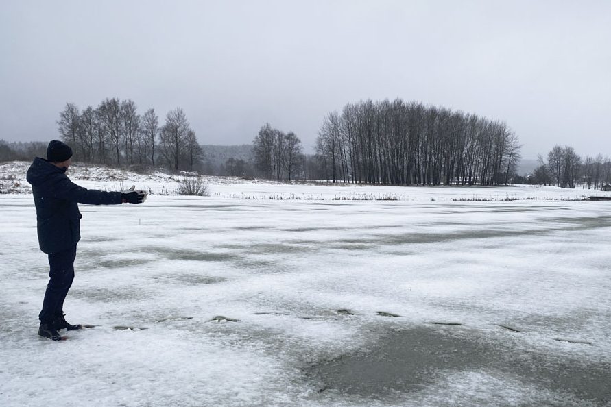 Stuart Cooper, övergripande banchef på GolfStar inspekterar Stannum. "Det är ju i grunden en riktigt bra bana", säger Stuart.