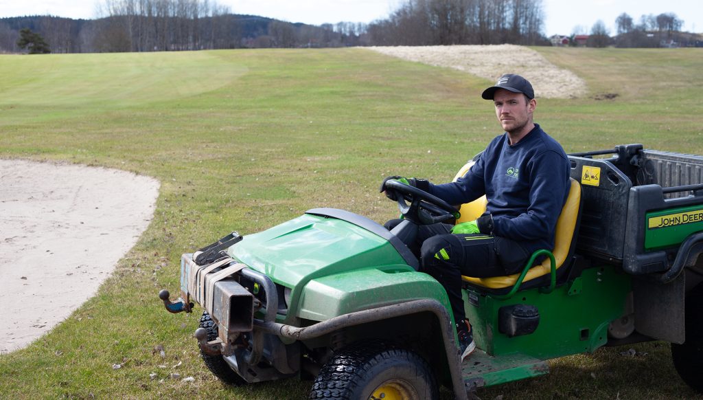 Max Collén har erfarenheter från några av Sveriges bästa golfbanor. Nu ska han använda sin kunskap för att få Golfstar Stannum i toppskick.