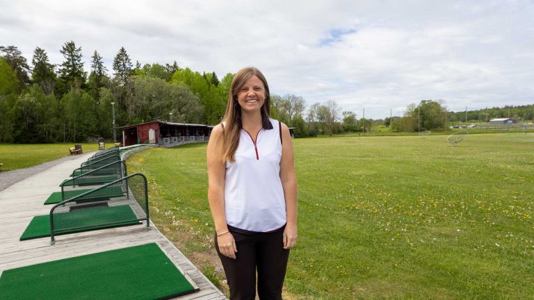 Louise Perulf ny golftränare på Kista Golfcenter
