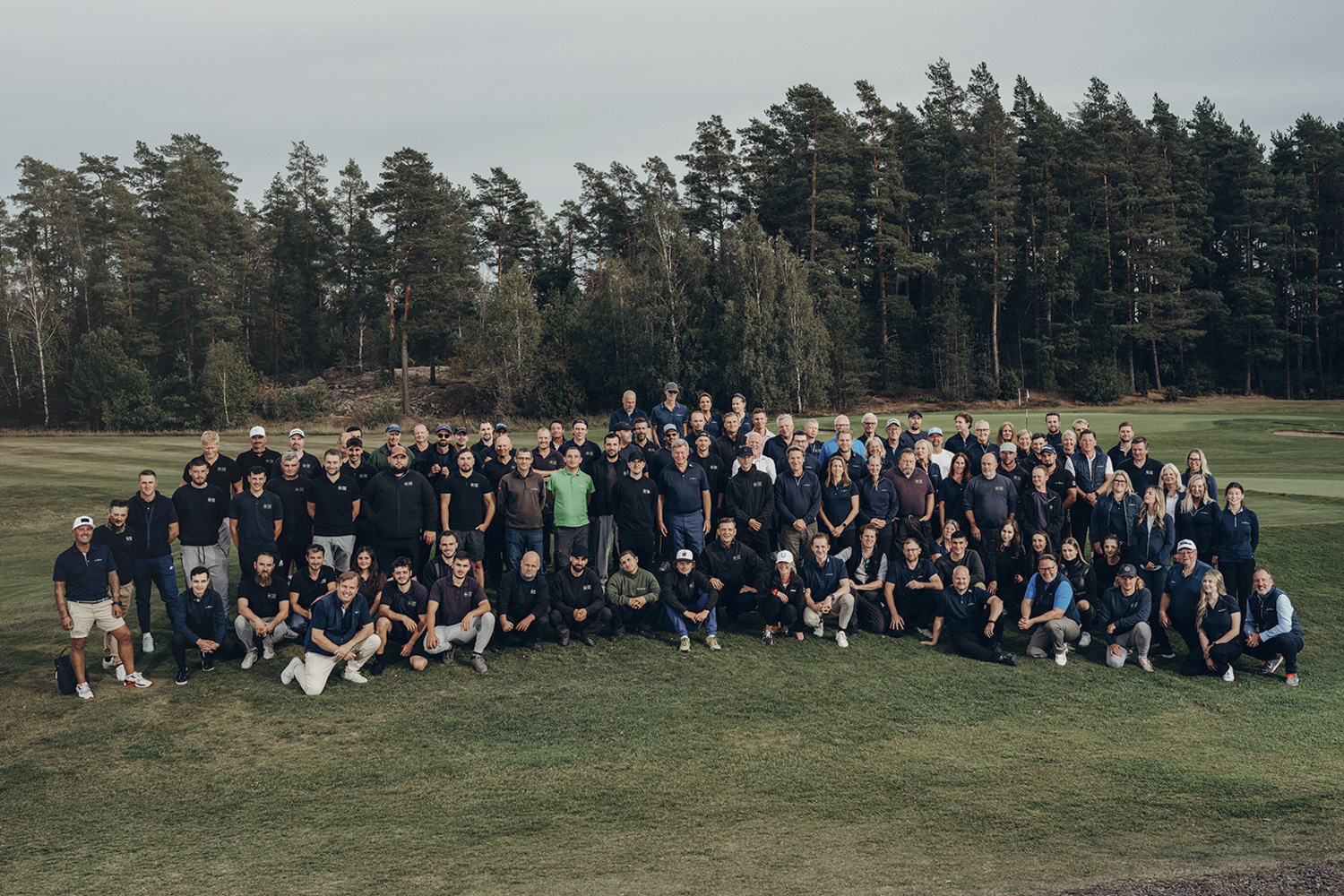 Om GolfStar: GolfStar är ett bolag som driver golfanläggningar. Vi har 24 golfbanor i Stockholm, Göteborg och Helsingfors. Under högsäsongen anställer vi närmare 150 medarbetare och har 15000 golfmedlemmar.